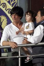 Shahrukh Khan with Abram post KKR victory in Kolkatta on 8th April 2015